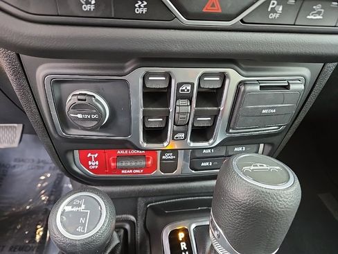 Used 2025 Jeep Gladiator Mojave w/ Safety Group image 32