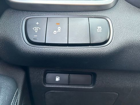 Used 2019 Kia Sorento LX image 18
