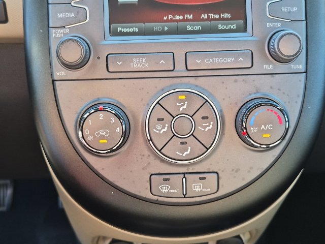 Used 2012 Kia Soul ! FWD image 23