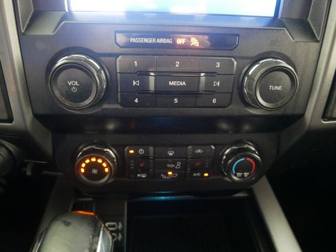 Used 2020 Ford F150 XLT w/ Equipment Group 302A Luxury AWD/4WD image 23