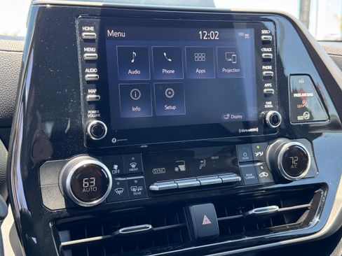 Used 2020 Toyota Highlander L FWD image 26