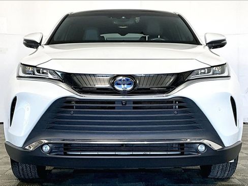 Used 2023 Toyota Venza Limited image 3