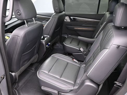 Used 2025 Buick Enclave Avenir w/ Super Cruise Package AWD/4WD image 19