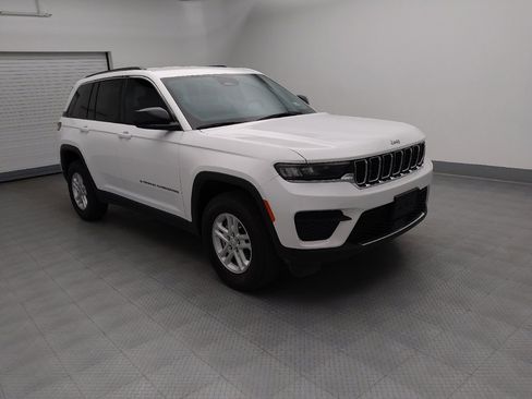 Used 2023 Jeep Grand Cherokee Laredo RWD image 13