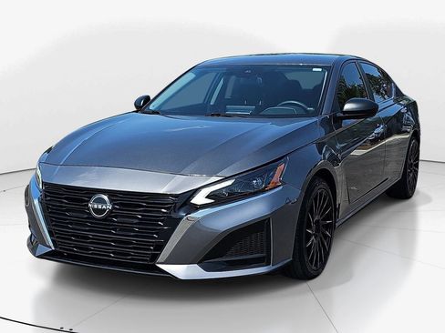 Used 2024 Nissan Altima 2.5 S FWD image 11