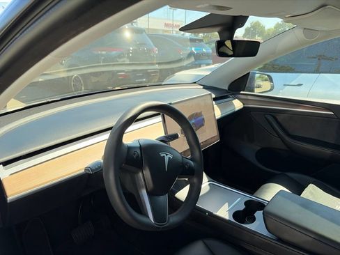 Used 2022 Tesla Model Y Long Range AWD/4WD image 9