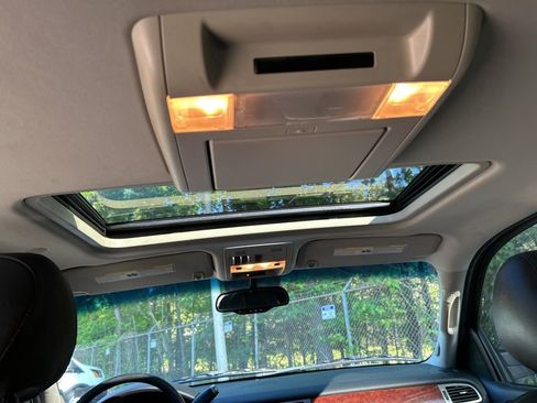 Used 2013 Chevrolet Tahoe LTZ image 32