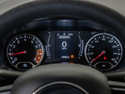 Used 2020 Jeep Renegade Latitude FWD image 14