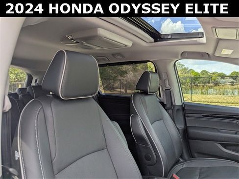 Used 2024 Honda Odyssey Elite image 11