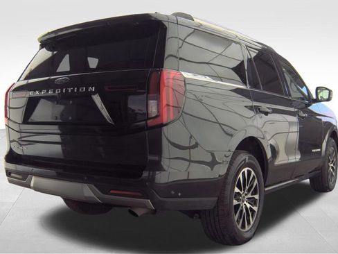 Used 2025 Ford Expedition Platinum AWD/4WD image 3