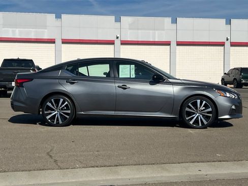 Used 2022 Nissan Altima 2.5 SR image 3