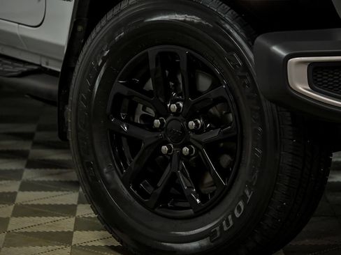 Used 2023 Jeep Gladiator Sport AWD/4WD image 3