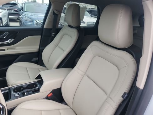 New 2025 Lincoln Corsair FWD image 9