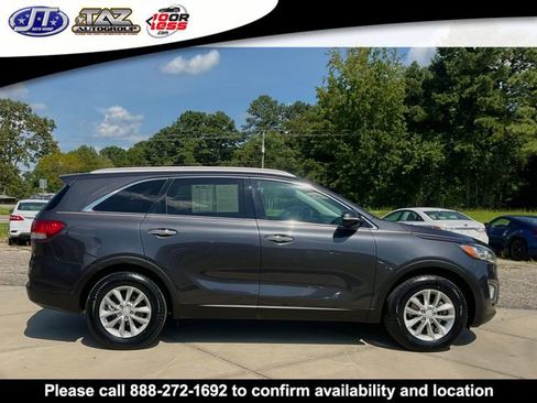 Used 2017 Kia Sorento LX image 8