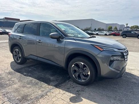 Used 2025 Nissan Rogue SV FWD image 4