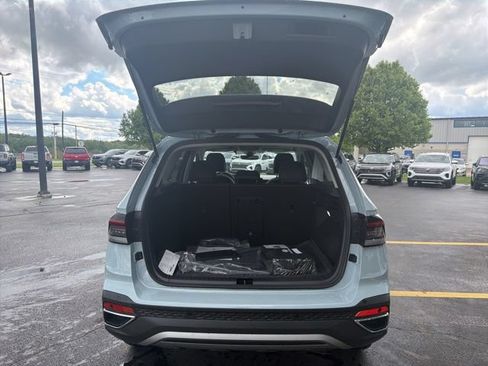 New 2026 Volkswagen Taos SE AWD/4WD image 18