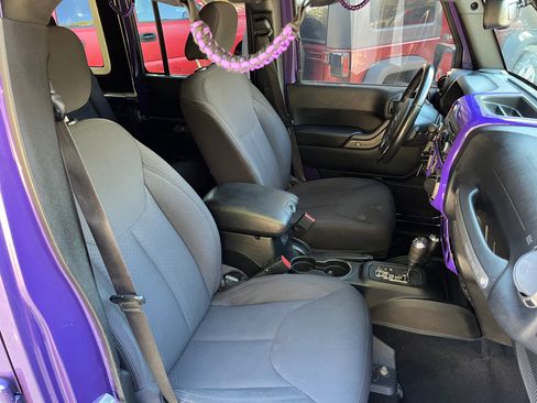 Used 2018 Jeep Wrangler Unlimited Sport S image 24