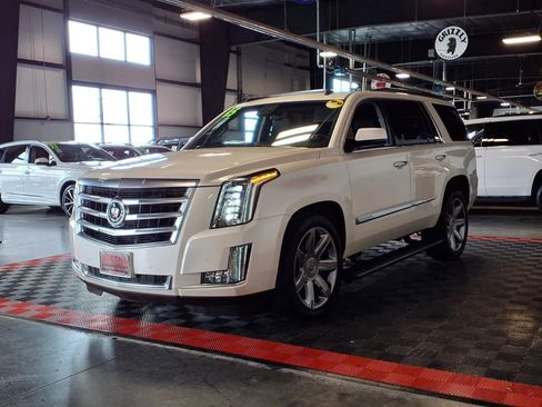 Used 2015 Cadillac Escalade Premium AWD/4WD image 3