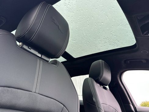 New 2024 Jaguar F-PACE R-Dynamic S AWD/4WD image 19