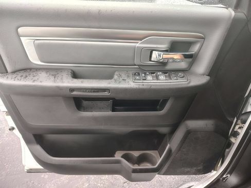 Used 2022 RAM 1500 Classic SLT AWD/4WD image 23