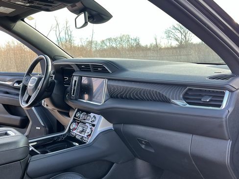 Used 2023 GMC Yukon XL Denali image 28