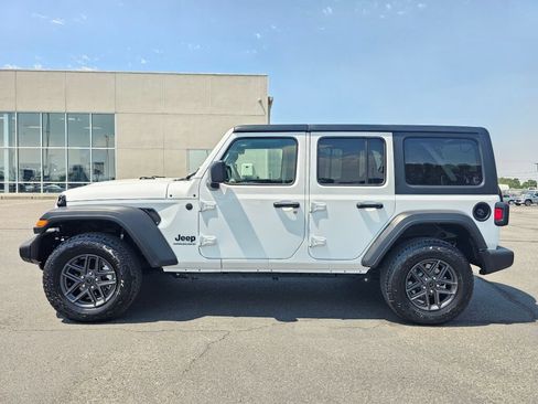 Used 2025 Jeep Wrangler Unlimited Sport AWD/4WD image 3