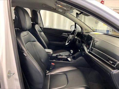 Used 2023 Kia Sportage EX image 11