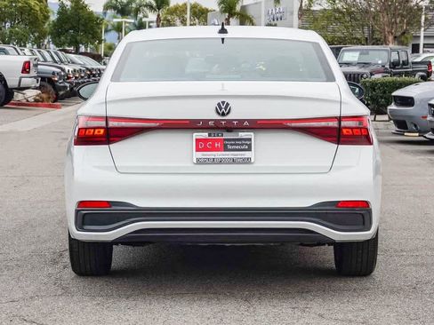 Used 2025 Volkswagen Jetta Sport image 5
