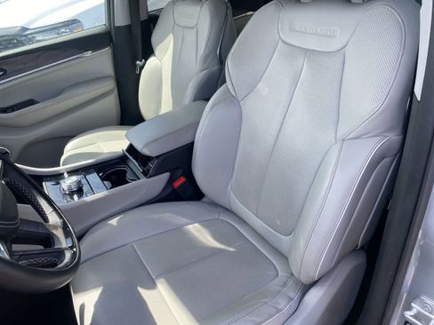 Used 2022 Jeep Grand Cherokee Overland w/ Advanced Protech Group III image 12