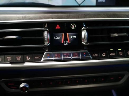 Used 2021 BMW X7 xDrive40i w/ M Sport Package AWD/4WD image 24