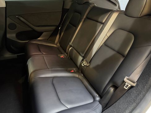 Used 2023 Tesla Model Y 2WD image 37