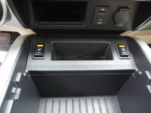 Used 2017 Nissan Titan SL AWD/4WD image 19