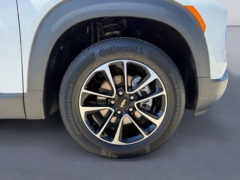 Used 2025 Chevrolet TrailBlazer LT AWD/4WD image 9