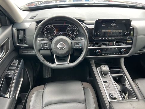 Used 2024 Nissan Pathfinder SL image 23