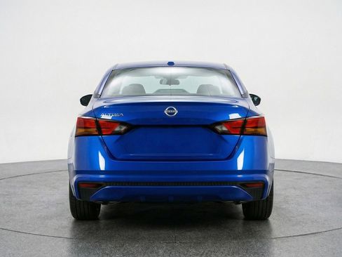 Used 2025 Nissan Altima 2.5 SV FWD image 7