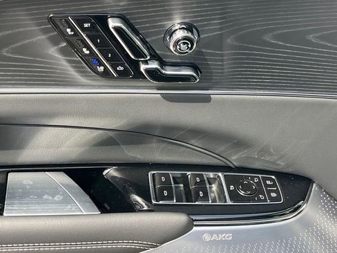 New 2025 Cadillac Lyriq Luxury image 10