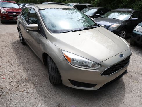 Used 2015 Ford Focus SE image 4