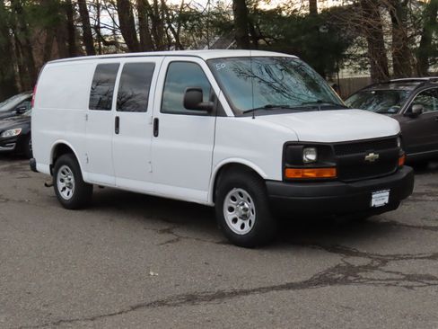 Used 2013 Chevrolet Express 1500 image 8