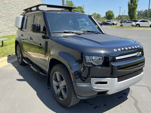 Used 2025 Land Rover Defender 110 S AWD/4WD image 9