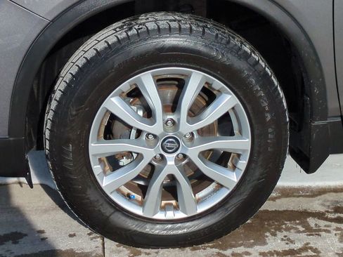 Used 2017 Nissan Rogue SV w/ Sun & Sound Touring Package image 13