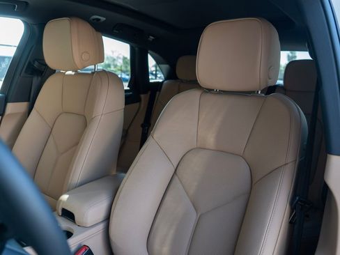 New 2026 Porsche Macan image 4