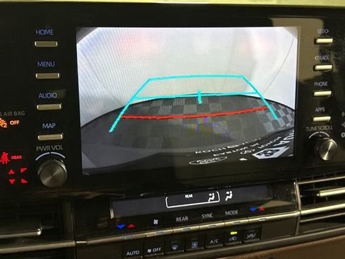 Used 2023 Toyota Sienna LE AWD/4WD image 31