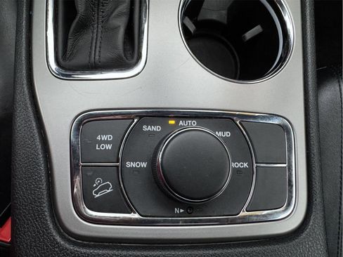 Used 2022 Jeep Grand Cherokee Laredo X image 25