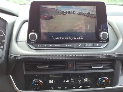 Used 2024 Nissan Rogue SV FWD image 13