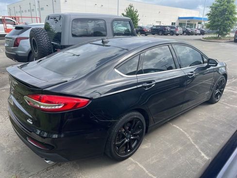 Used 2019 Ford Fusion SE w/ Equipment Group 151A FWD image 2