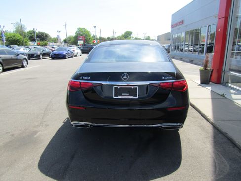 Used 2024 Mercedes-Benz S 580 4MATIC Sedan image 6