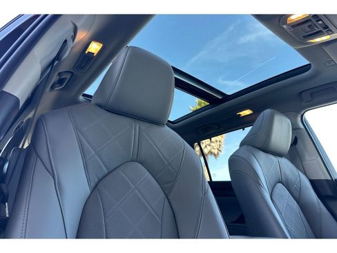 New 2026 Toyota Highlander Platinum AWD/4WD image 17