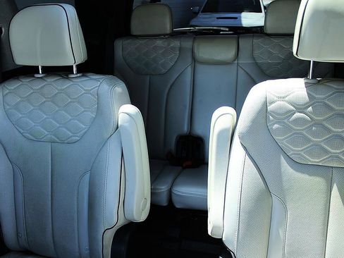 Used 2021 Hyundai Palisade Limited w/ Winter Package FWD image 12