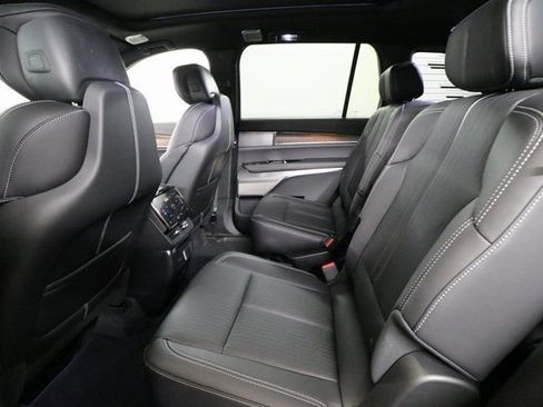 New 2026 Cadillac Vistiq Sport image 27