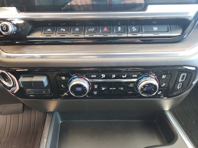 Used 2024 GMC Sierra 1500 SLT w/ SLT Premium Plus Package AWD/4WD image 34
